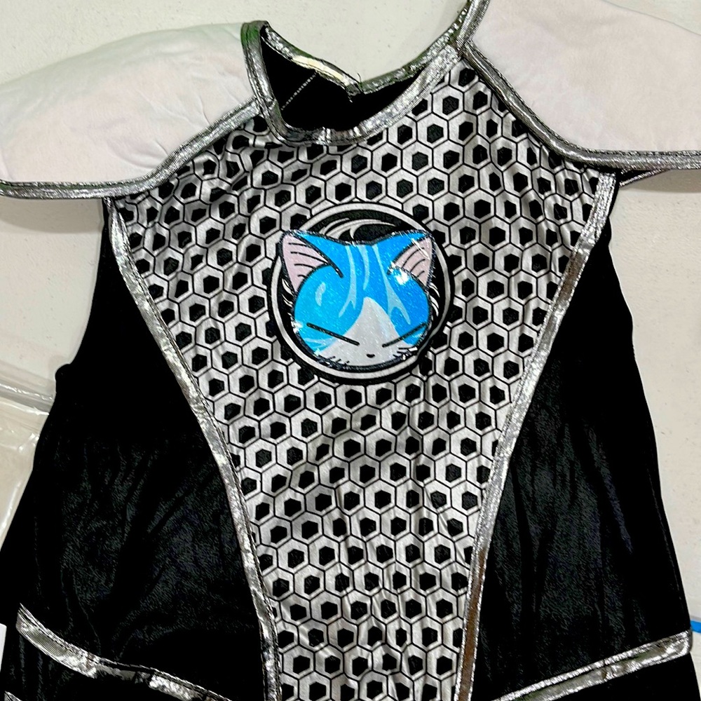 Costume: Futuristic Space Girl with Blue Wig - Picture 3 of 6